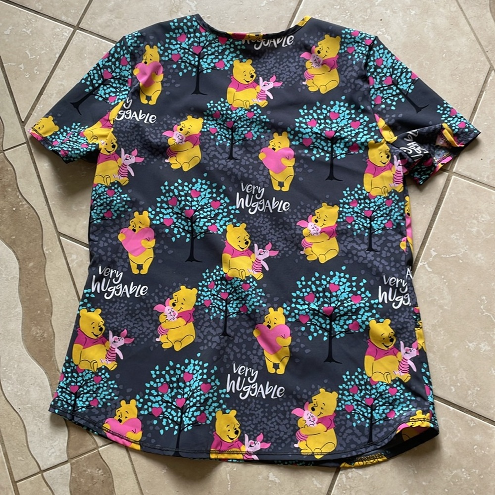 Disney Winnie the pooh, Very huggable scrub top M - Picture 6 of 6